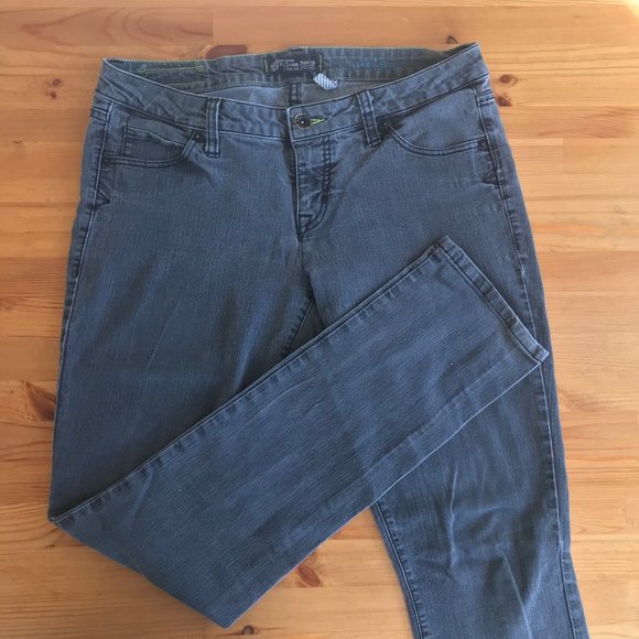 Low-Rise Volcom Blue Jeans - Picture 1 of 5